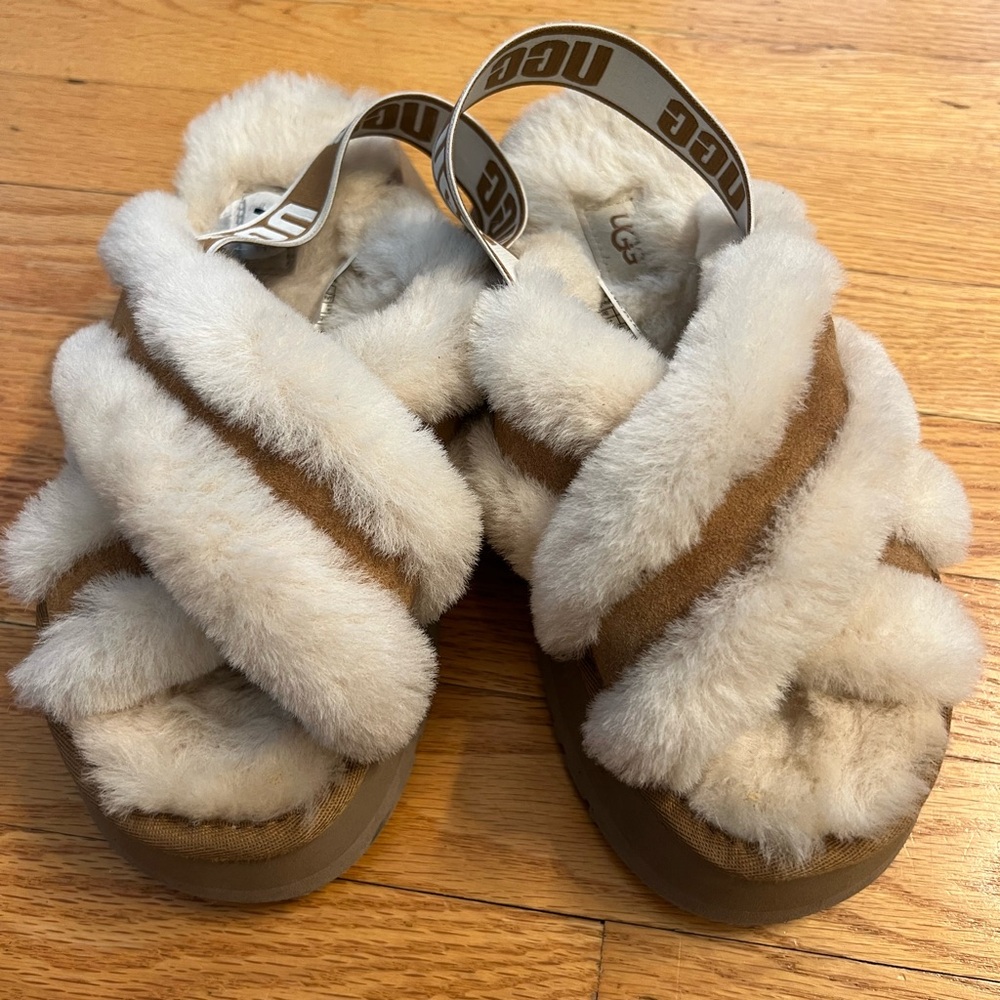 UGG Women's Disco Cross Slide slides in a cream and tan